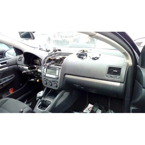 volkswagen golf v berlina (1k1) del año 2008