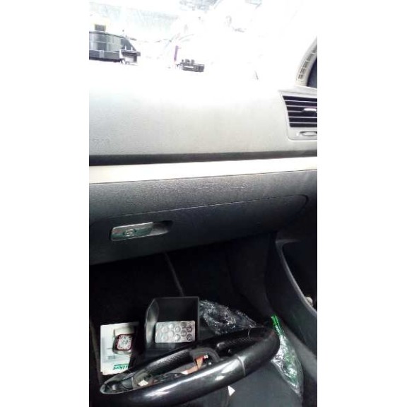 volkswagen golf v berlina (1k1) del año 2008