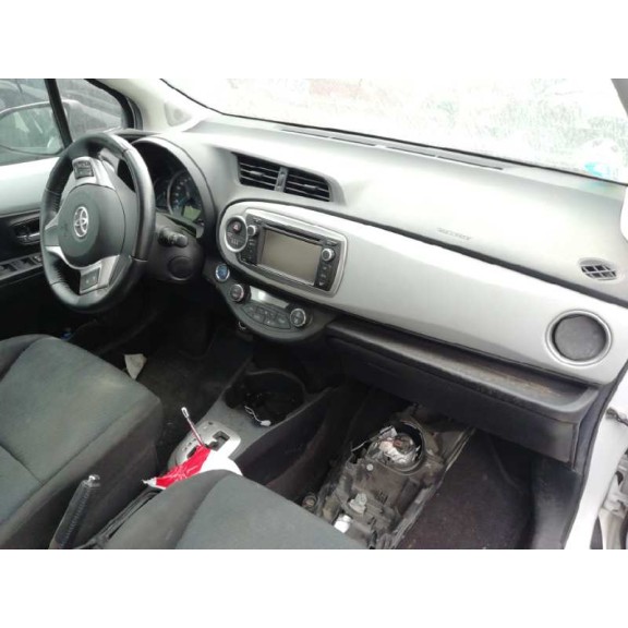 toyota yaris del año 2013