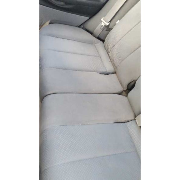 mazda 323 berl. f/s (bj) del año 2002