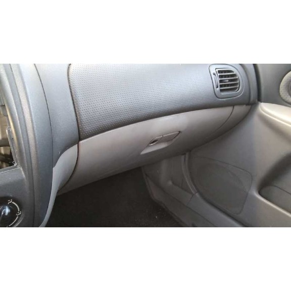 mazda 323 berl. f/s (bj) del año 2002