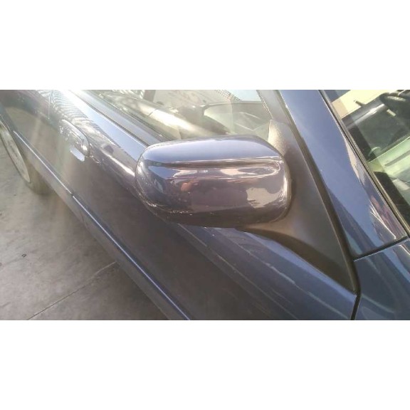 mazda 323 berl. f/s (bj) del año 2002