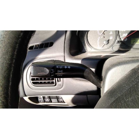 mazda 323 berl. f/s (bj) del año 2002