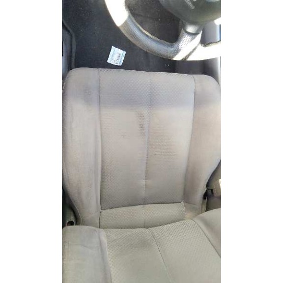 mazda 323 berl. f/s (bj) del año 2002