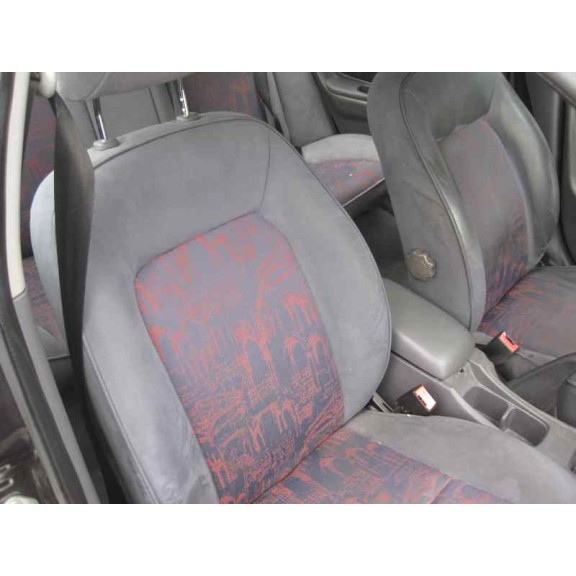 toyota avensis berlina (t 22) del año 2001