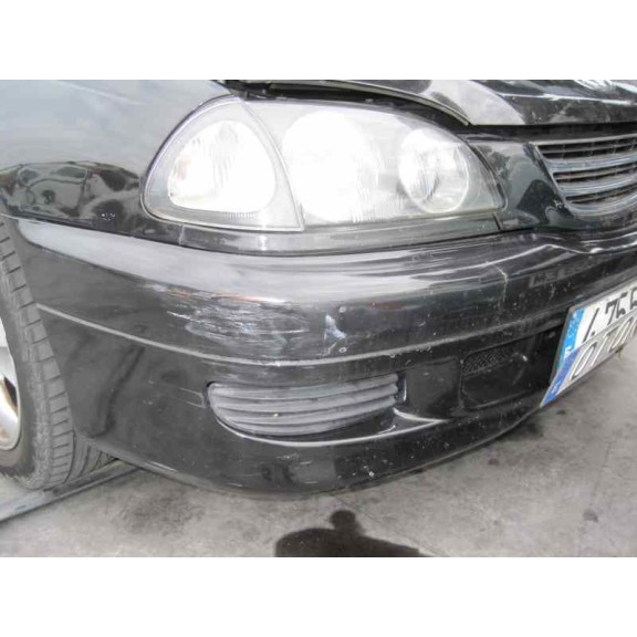 toyota avensis berlina (t 22) del año 2001