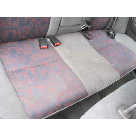 toyota avensis berlina (t 22) del año 2001