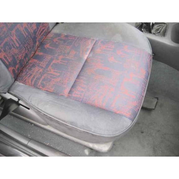 toyota avensis berlina (t 22) del año 2001