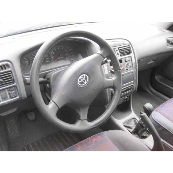 toyota avensis berlina (t 22) del año 2001