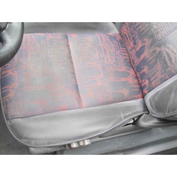 toyota avensis berlina (t 22) del año 2001