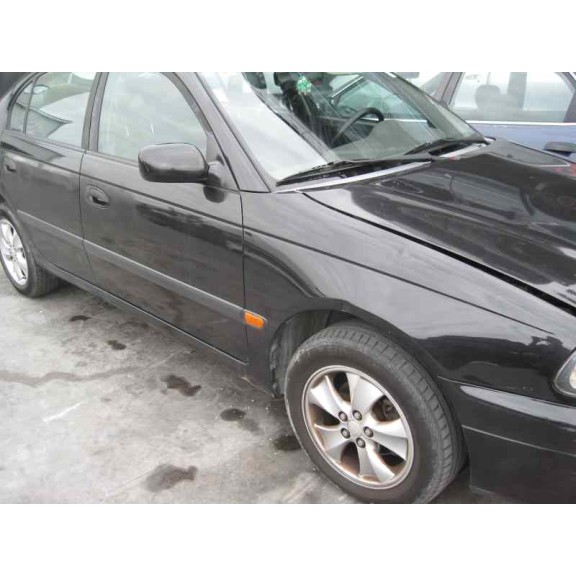 toyota avensis berlina (t 22) del año 2001