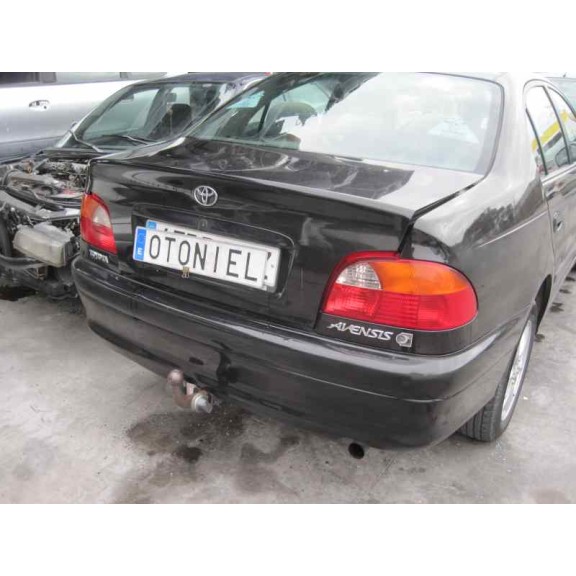 toyota avensis berlina (t 22) del año 2001