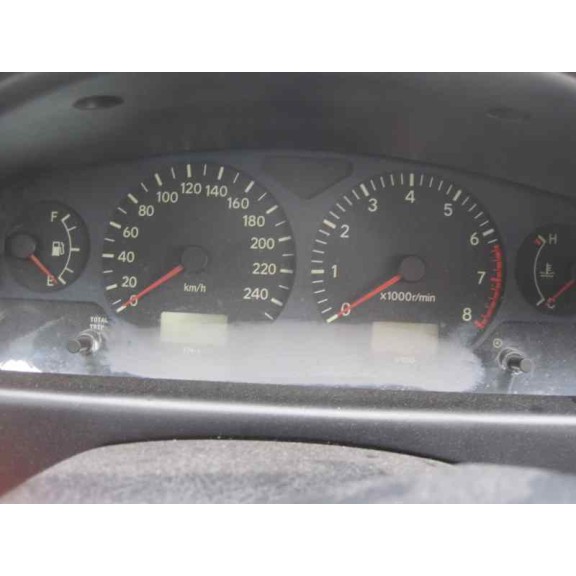 toyota avensis berlina (t 22) del año 2001