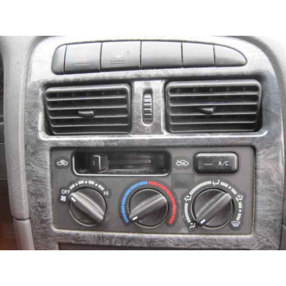 toyota avensis berlina (t 22) del año 2001