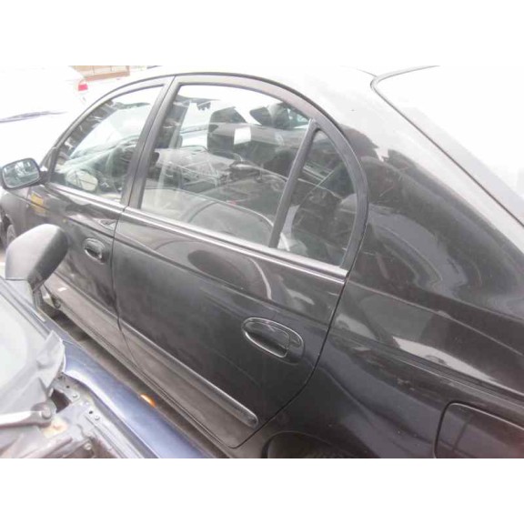 toyota avensis berlina (t 22) del año 2001