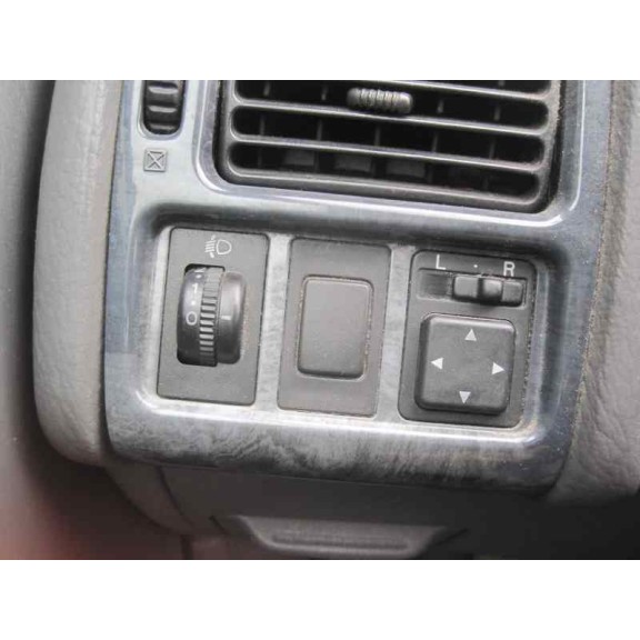 toyota avensis berlina (t 22) del año 2001