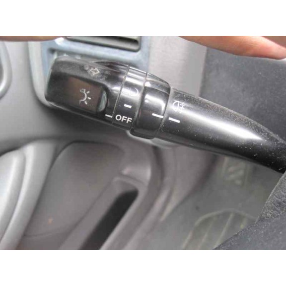 toyota avensis berlina (t 22) del año 2001