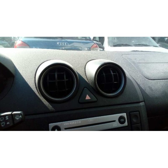 ford fiesta (cbk) del año 2004