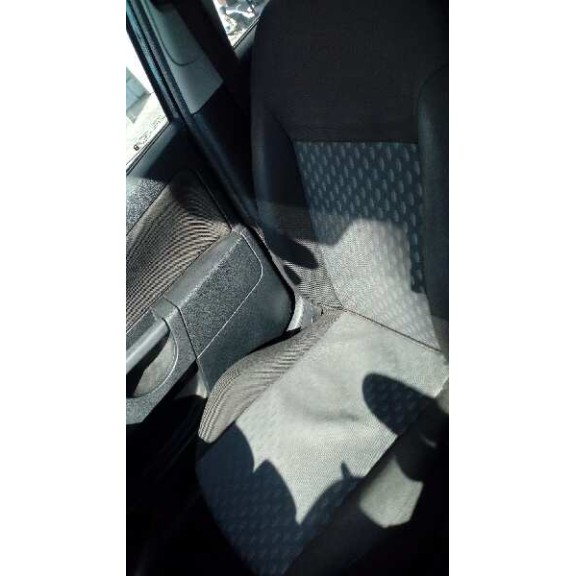 ford fiesta (cbk) del año 2004