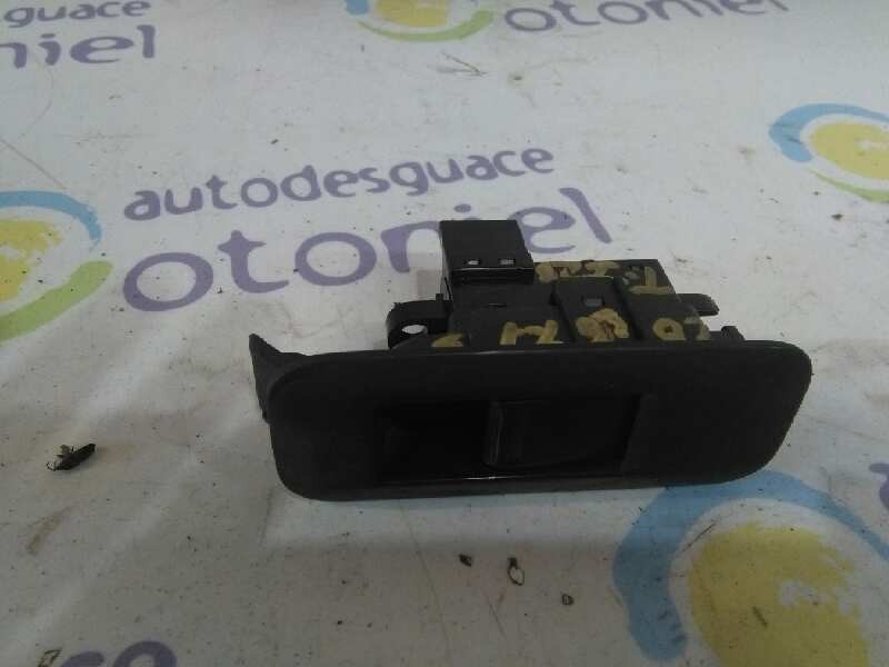 Recambio de mando elevalunas trasero izquierdo para nissan primera berlina (p12) acenta referencia OEM IAM   