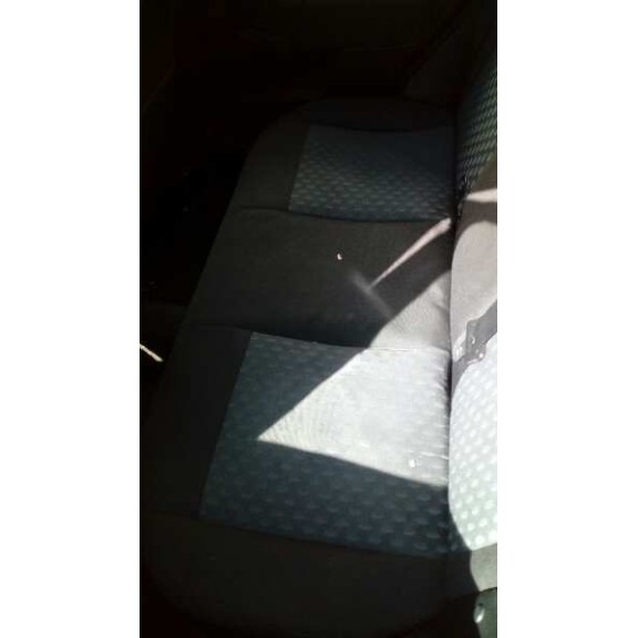 ford fiesta (cbk) del año 2004