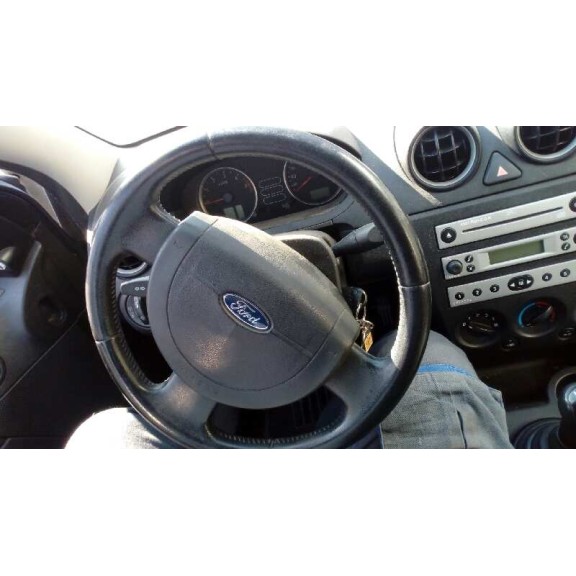 ford fiesta (cbk) del año 2004