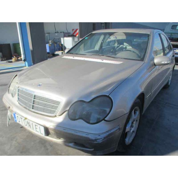 mercedes-benz clase c (w203) berlina del año 2002