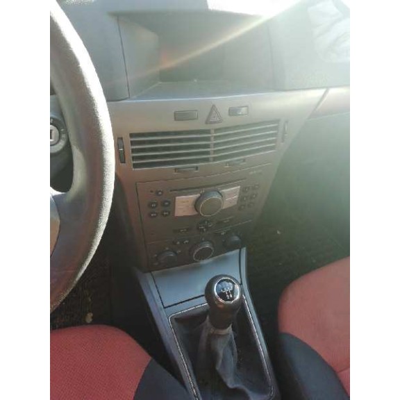 opel astra h berlina del año 2004