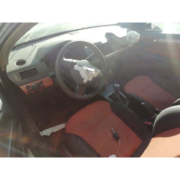 opel astra h berlina del año 2004