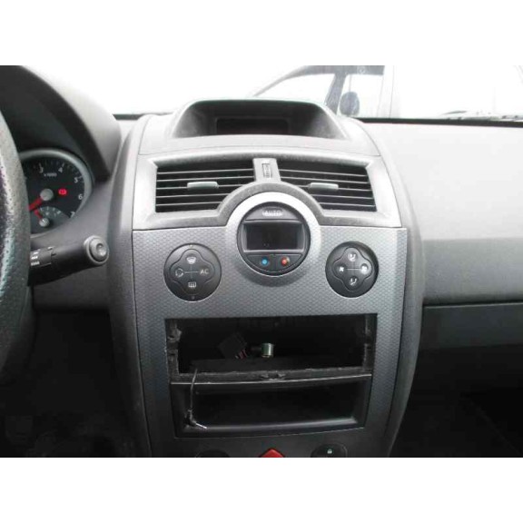 renault megane ii classic berlina del año 2004