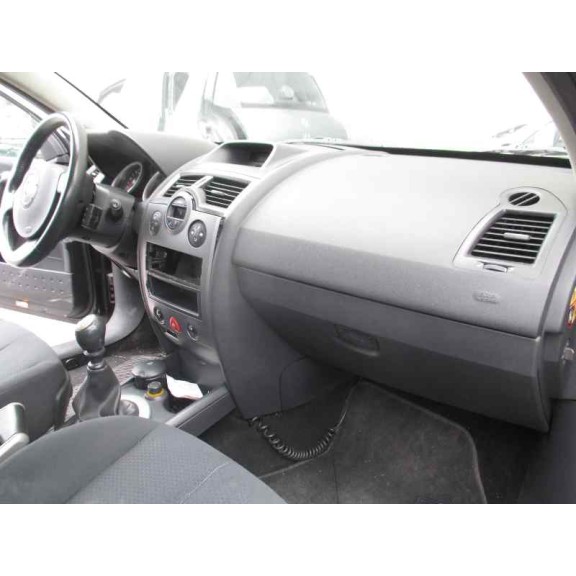 renault megane ii classic berlina del año 2004