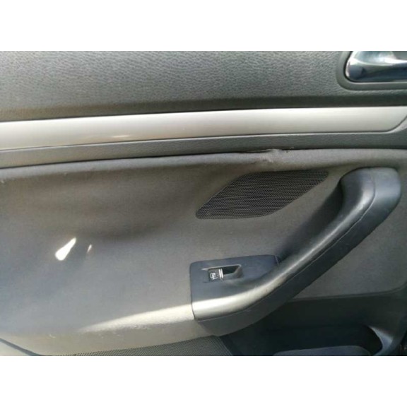 volkswagen golf v berlina (1k1) del año 2005