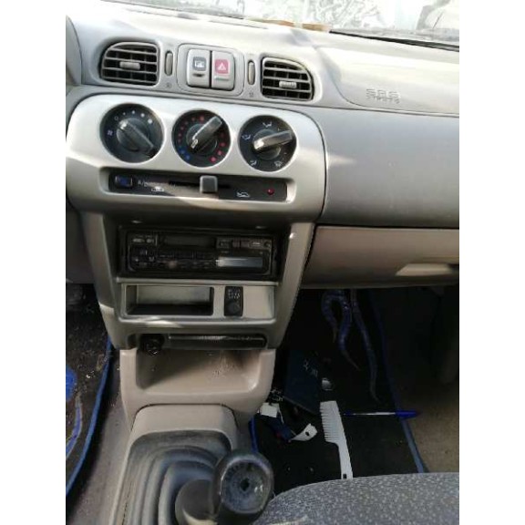 nissan micra (k11) del año 2003