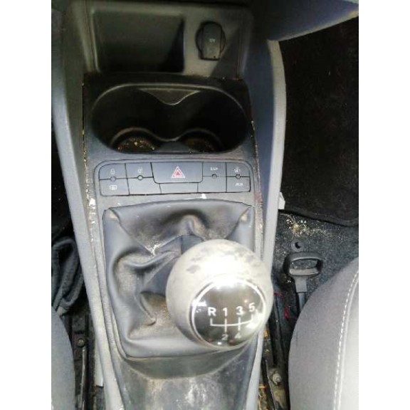 seat ibiza (6j5) del año 2008