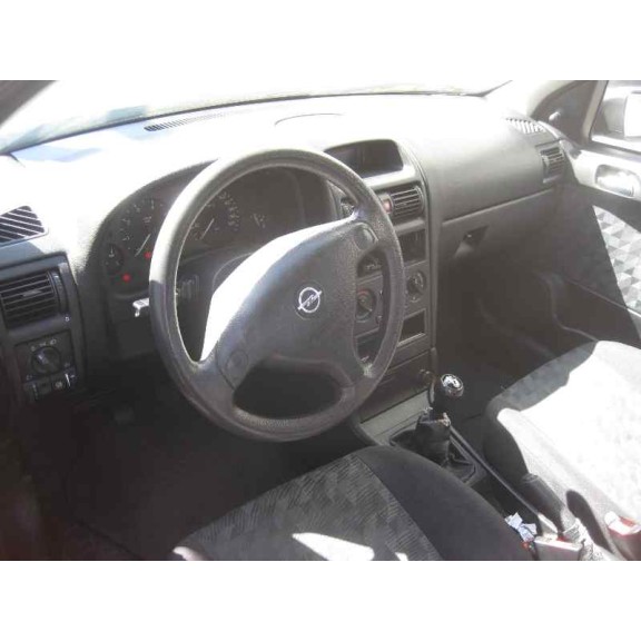 opel astra g berlina del año 2000