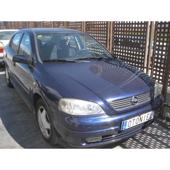 opel astra g berlina del año 2000