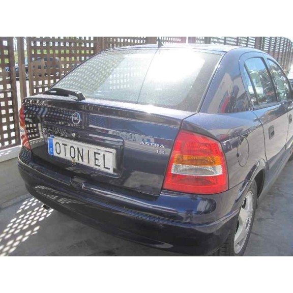 opel astra g berlina del año 2000