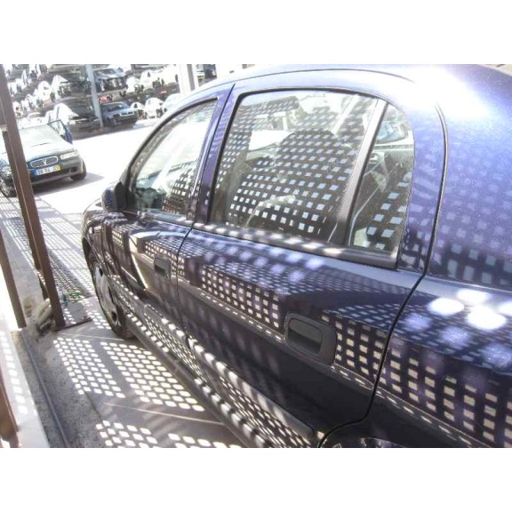 opel astra g berlina del año 2000