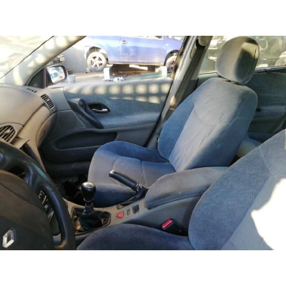 renault laguna ii grandtour (kg0) del año 2002