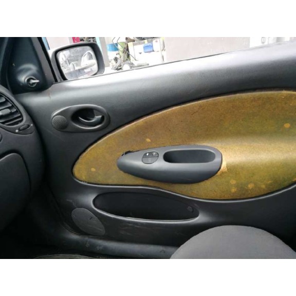 ford fiesta berlina (dx) del año 2001