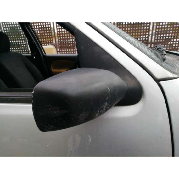 ford fiesta berlina (dx) del año 2001