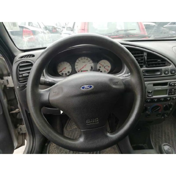 ford fiesta berlina (dx) del año 2001