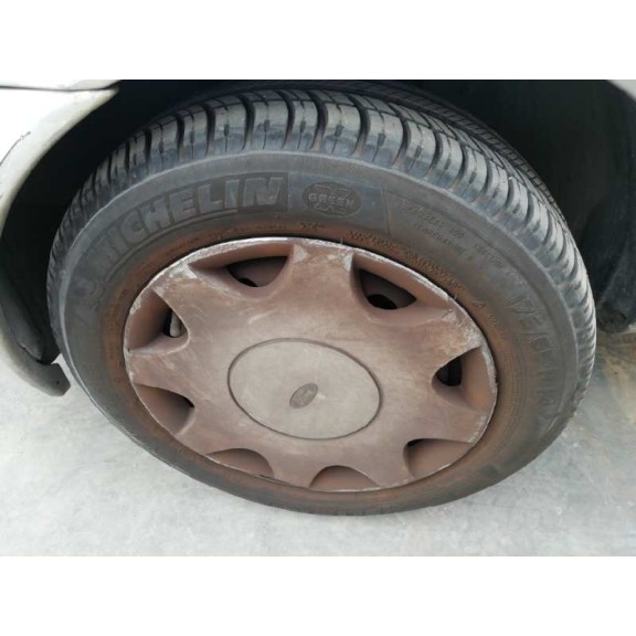 ford fiesta berlina (dx) del año 2001