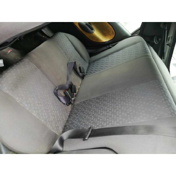 ford fiesta berlina (dx) del año 2001