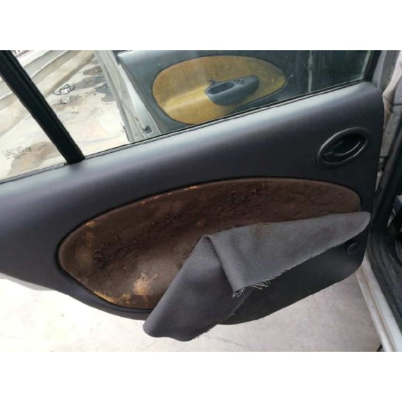 ford fiesta berlina (dx) del año 2001