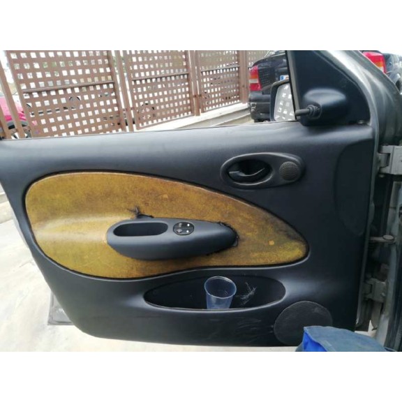 ford fiesta berlina (dx) del año 2001