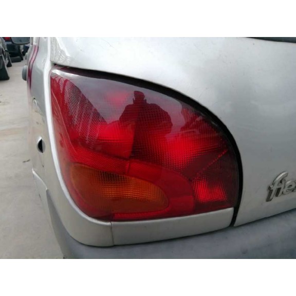 ford fiesta berlina (dx) del año 2001