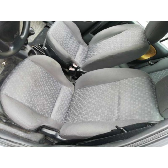 ford fiesta berlina (dx) del año 2001