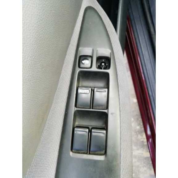 nissan primera berlina (p12) del año 2002