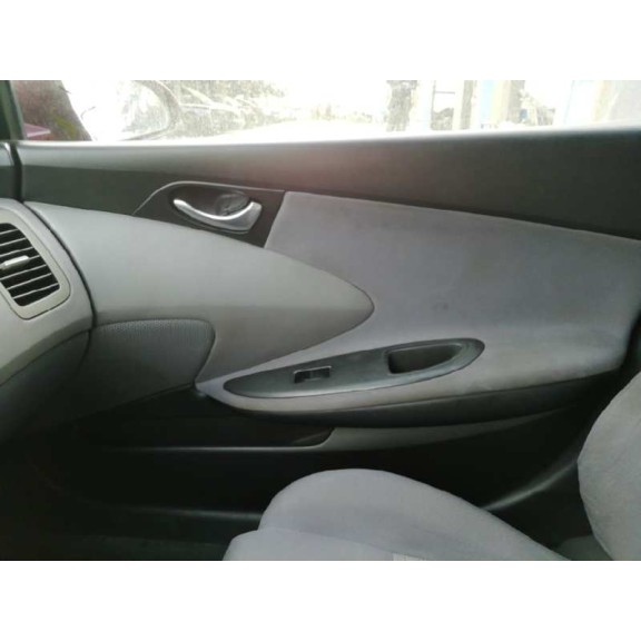 nissan primera berlina (p12) del año 2002